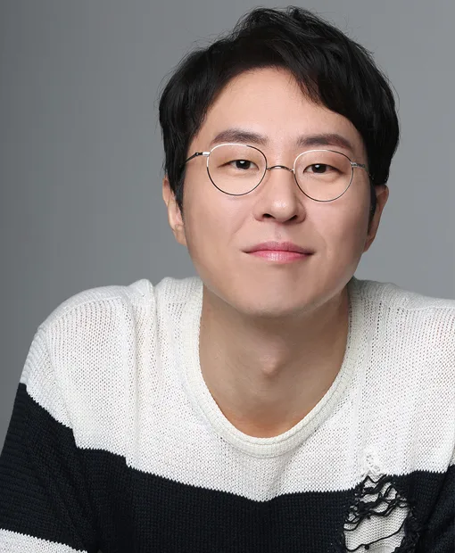 Portrait photograph of actor Lee Hyun-Kyun