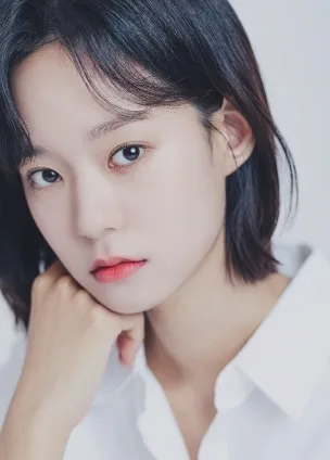 Portrait photograph of actress Jo Eun-Seo