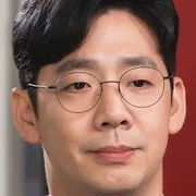 Kim Do-Hyun as Yoo Kyung-Taek