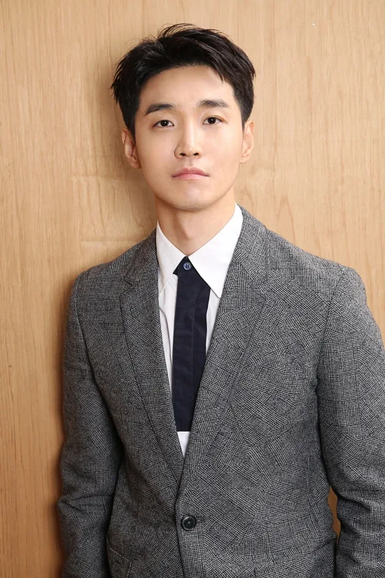 Portrait photograph of South Korean actor Jang In-sub