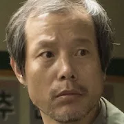 Jung In-gi as Travel Agency Manager Choi