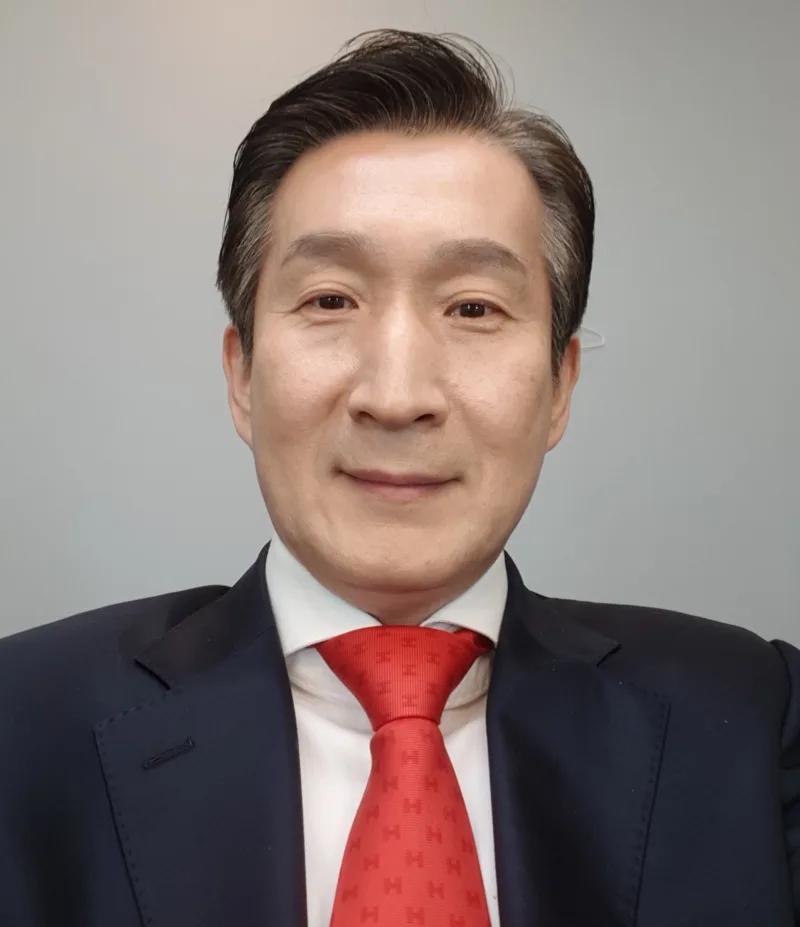 Kim Sang-Wook profile photograph