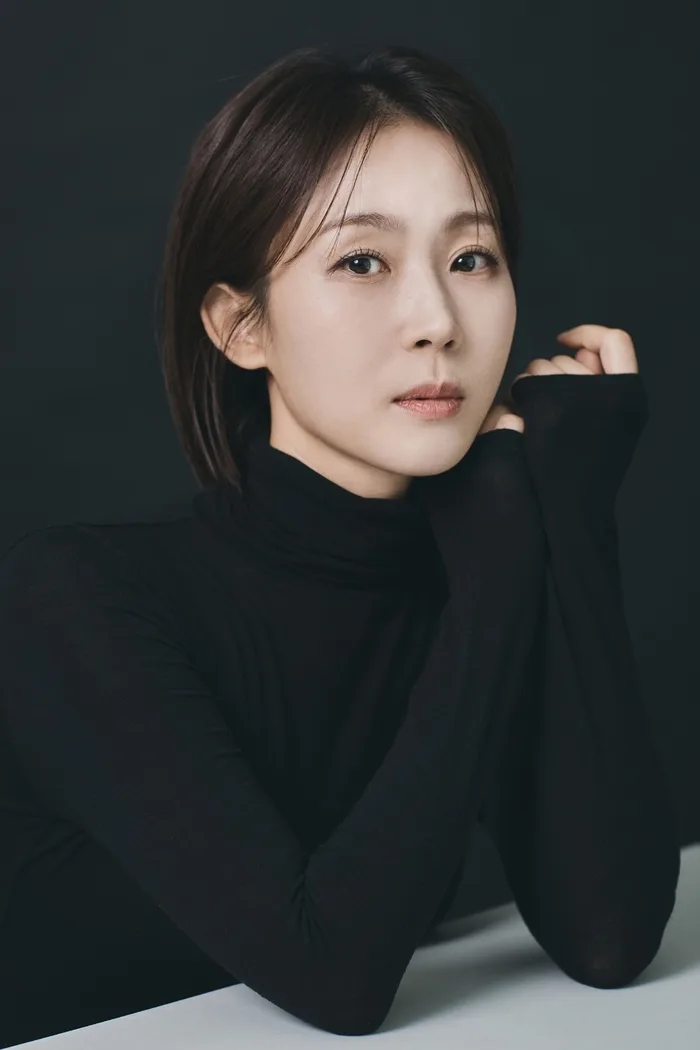 Portrait photograph of South Korean actress Son Ji-Yoon