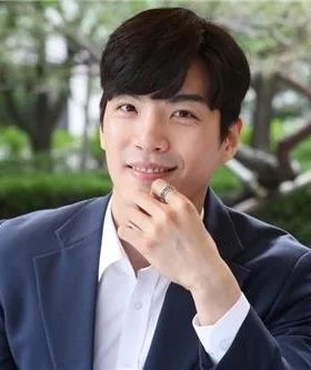 Jung Young-Hoon profile photograph