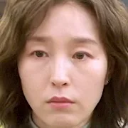 Ok Go-Woon as Ji-Seon