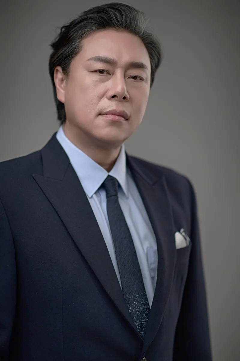Portrait photograph of South Korean actor Kim Pub-lae