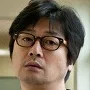 Kim Yun-Seok as Lee Dong-Joo