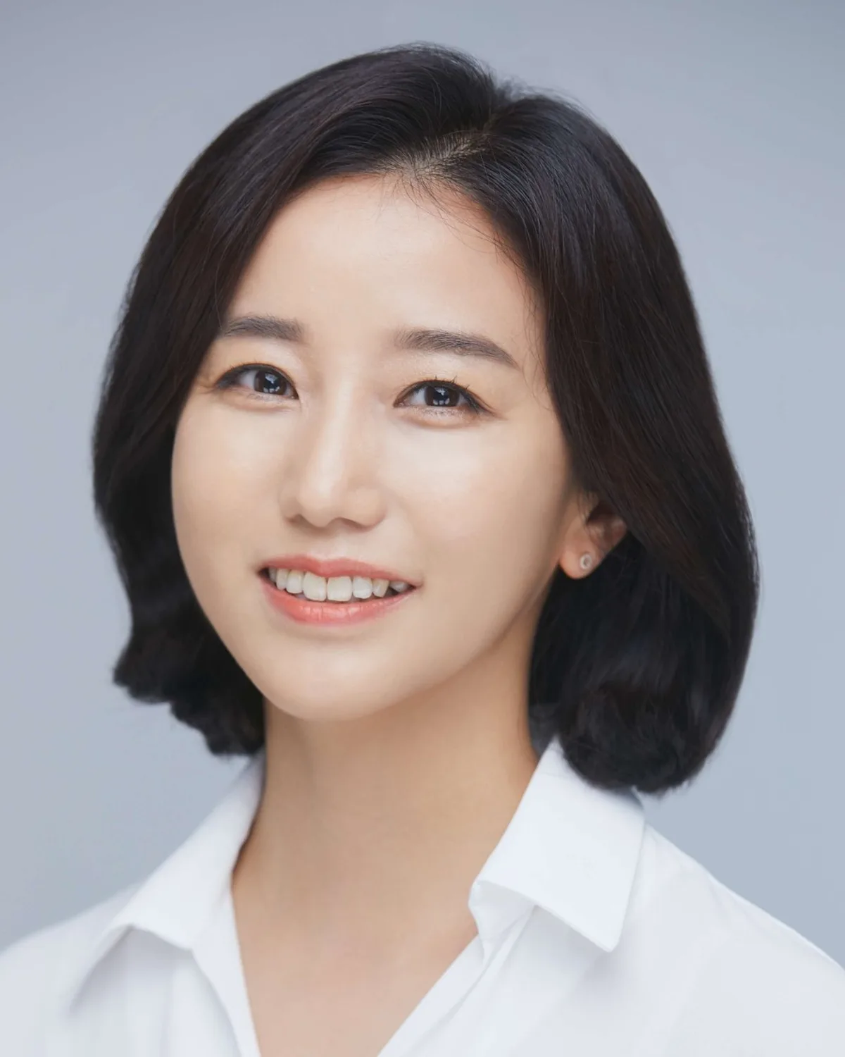 Portrait of South Korean actress Jee Yeon