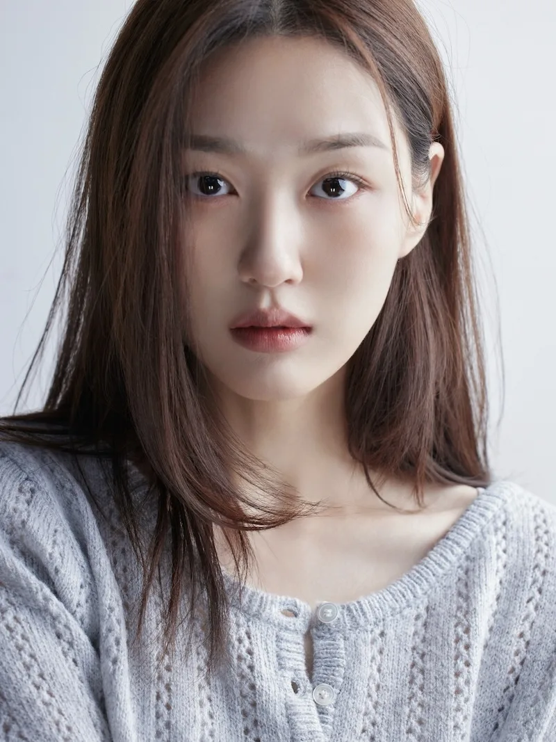 Hwang Jeong-Won promotional portrait profile photograph