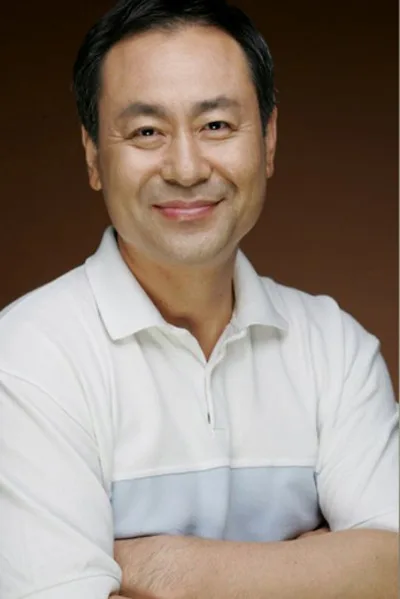 Profile photograph of South Korean actor Kang Moon-Kyung