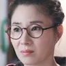 Hwang Young-Hee as Cha-Sik's mother