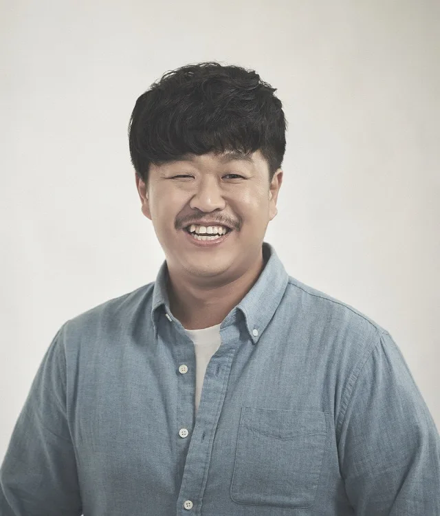 Portrait photograph of South Korean actor Kim Han-Jong.