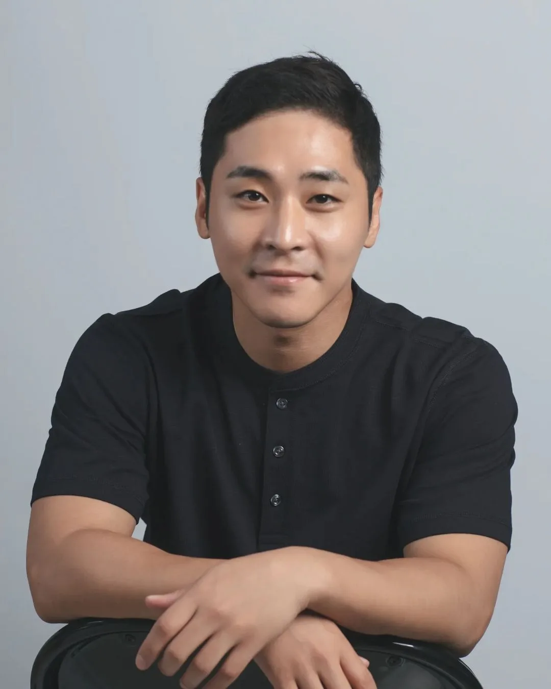 Profile photograph of South Korean actor Lee Kun-Goo