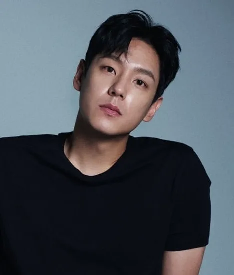 Portrait of South Korean actor Kwak Si-Yang