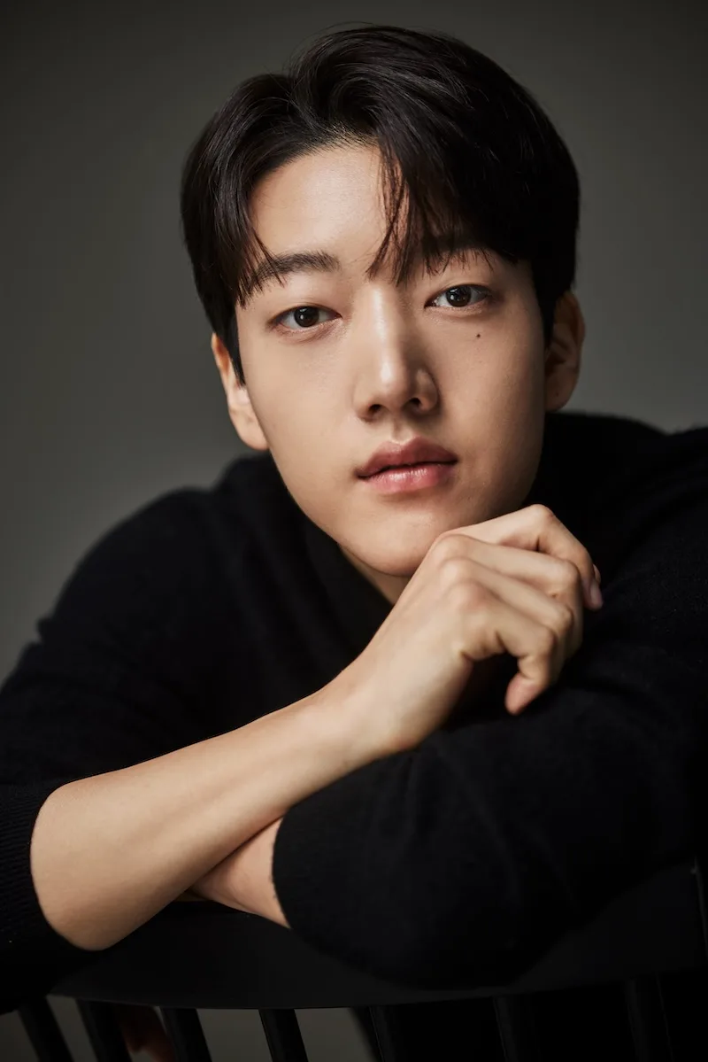 Portrait photograph of South Korean actor Lee Hyo-Je