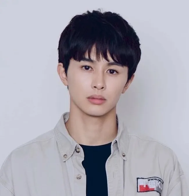 Portrait of Takuya Kusakawa