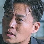 Lee Seo-jin as Kang Woo-hyun