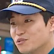 Lee Woo-Sung as police officer
