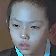 Actress Kang Yoo-Ra portraying child Kim Hyeon-Ju.