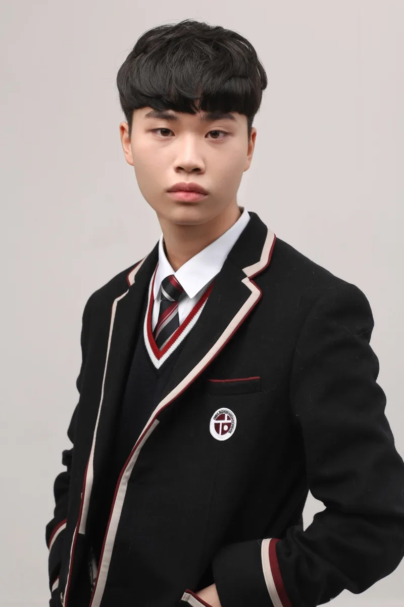 Lee Dong-Hyeon profile photograph