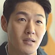 Actor Hwang Myung-Hwan portraying Team Leader Bae.
