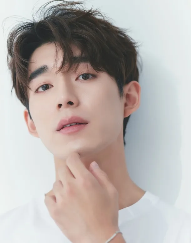 Han Min promotional portrait from 1995