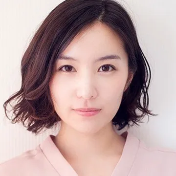Portrait photograph of Eri Tokunaga