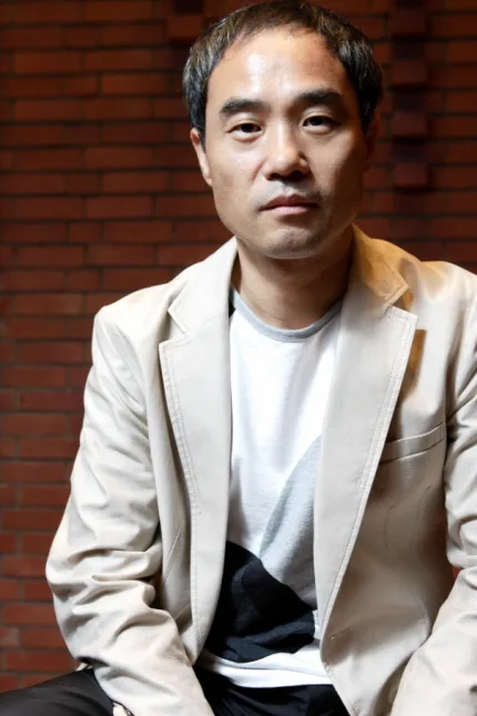 Portrait photograph of South Korean actor Kang Shin-il