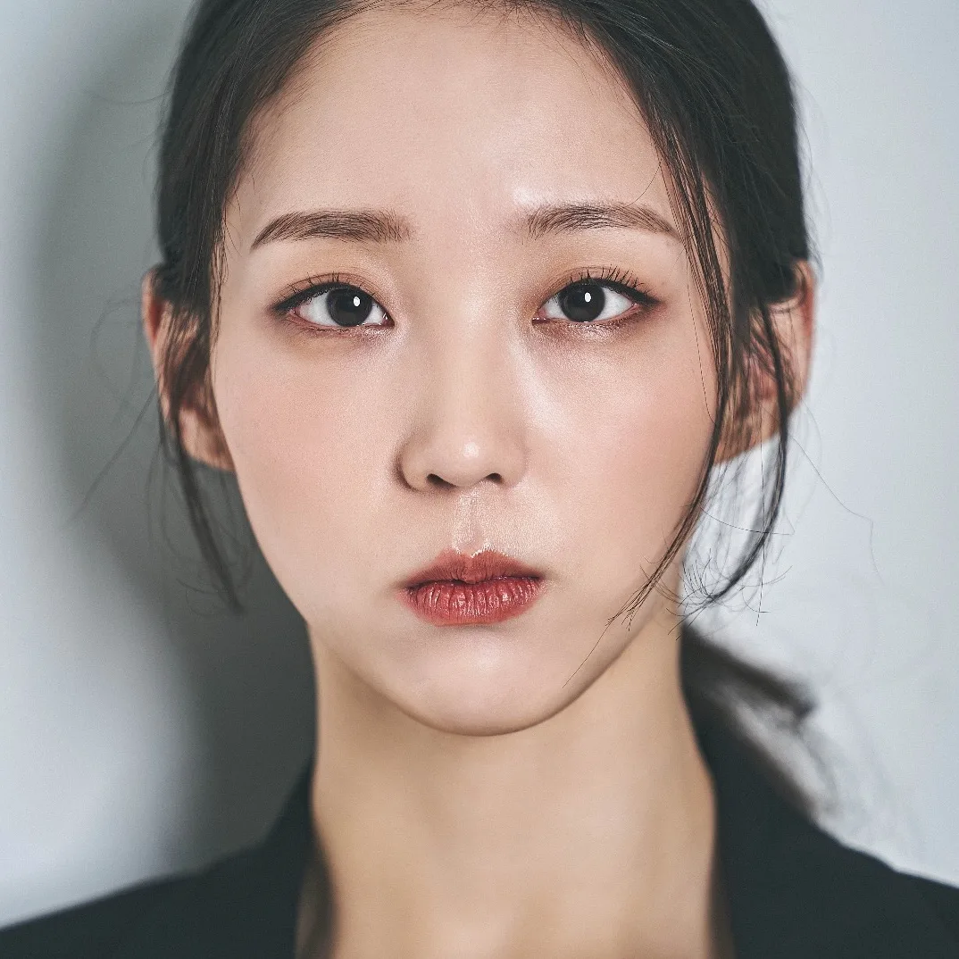 Promotional photograph of South Korean actress Cho Jae-Kyeong, born in 1995.