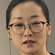Woo Jung-won as Song Yi-young