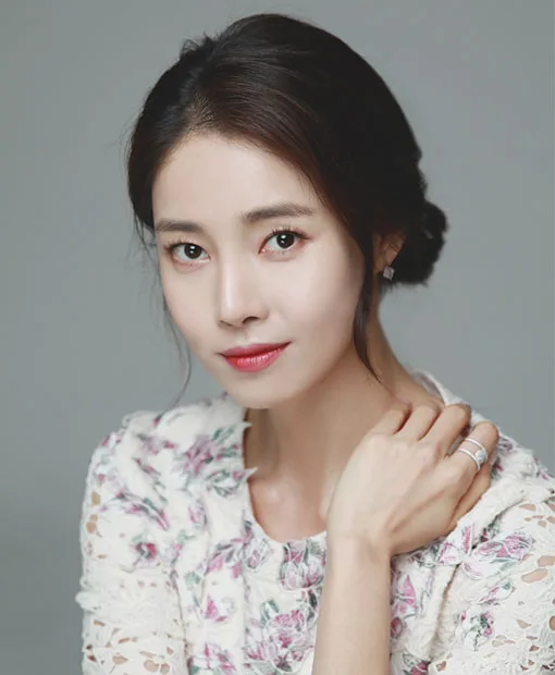 Moon Bo-Ryung portrait profile
