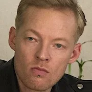 Danny Arens as Billy