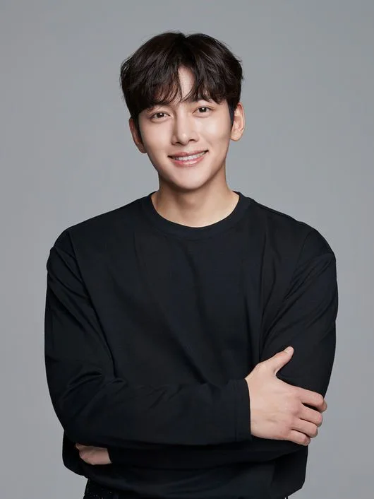 Portrait photograph of actor Ji Chang-Wook