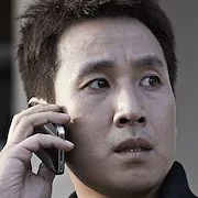 Lee Sun-kyun as Detective Ko Gun-soo