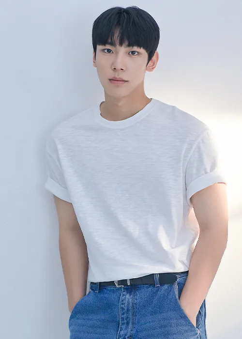 Promotional portrait of South Korean actor Lim Sung-Jun