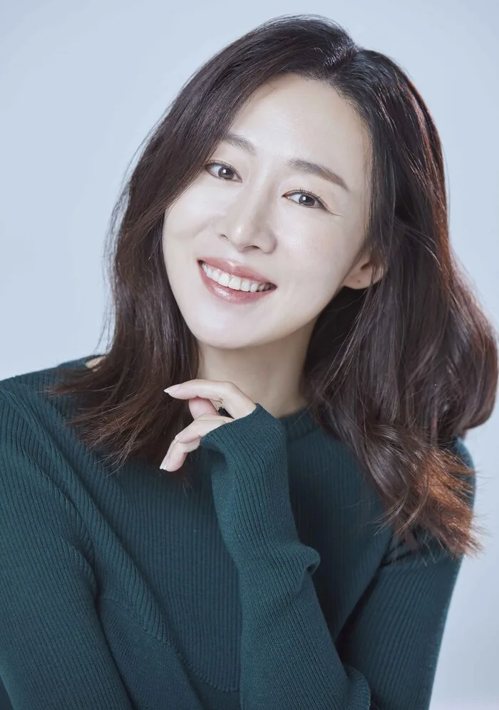 Promotional photograph of South Korean actress Lee Jin-Hee, born in 1983.