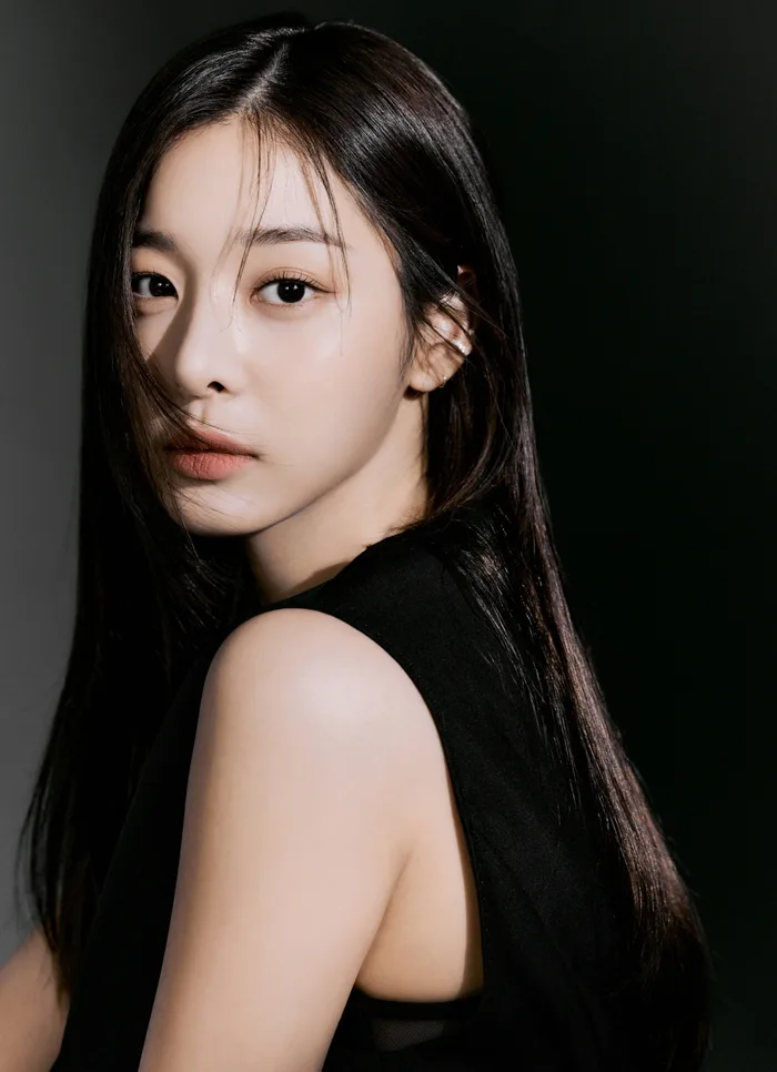 Portrait of South Korean actress Seol In-a