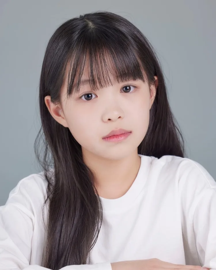 Promotional portrait of child actress Ahn Chae-Heum
