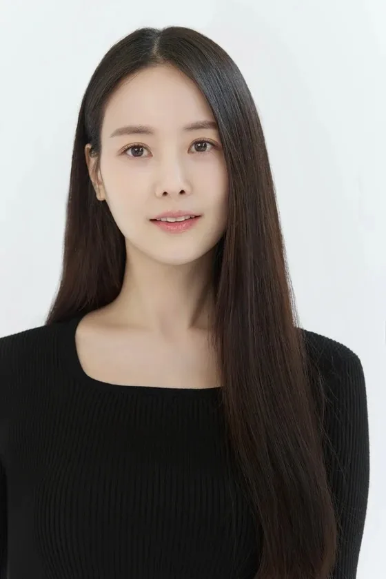Portrait of South Korean actress Son Yeo-Eun