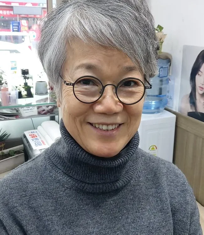 Portrait of South Korean actress Son Gyung-Hee