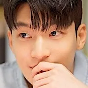 Wi Ha-Jun as Lee Joon-Ho