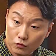 Song Ha-Rim as restaurant owner