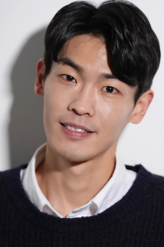 Portrait photograph of Jeong Kyeong-Cheon