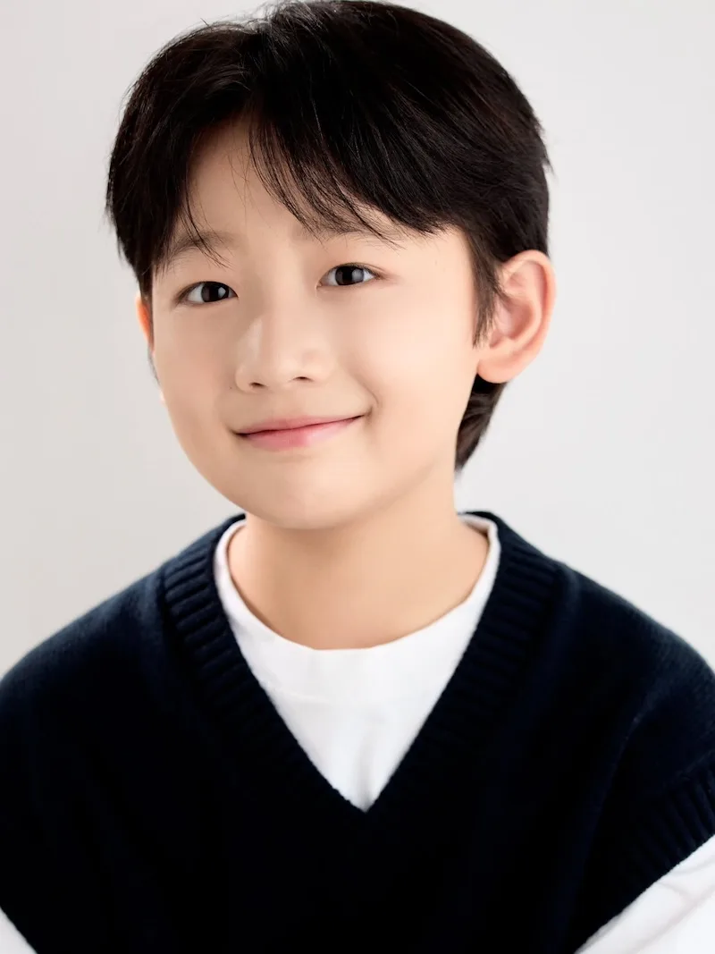 Choi Eun-Jun promotional portrait from 2015