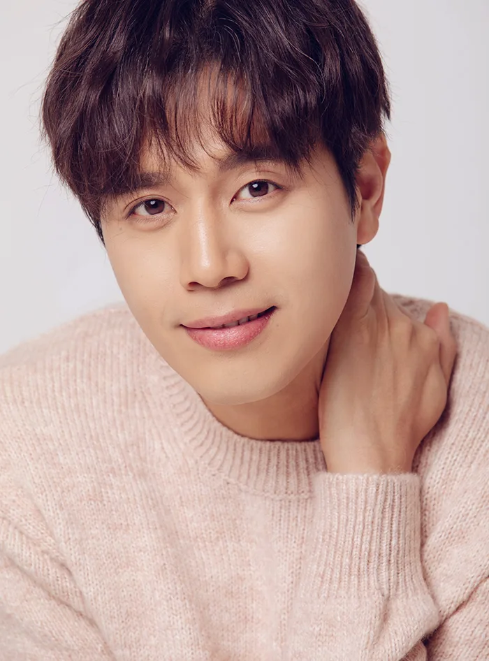 Portrait of South Korean actor Son Jun-Ho