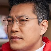 Choi Gwi-Hwa as Choi Man-Soo