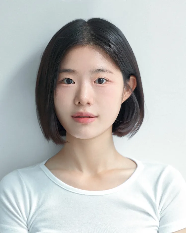 Portrait photograph of actress Kim Do-Kyung