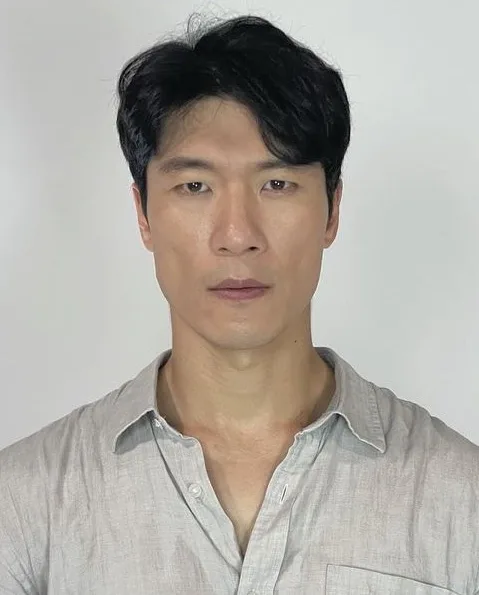 Portrait photograph of Sung Do-Hyun