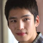 Kim Tae-Hyeong as young Lee Sang-Hoon