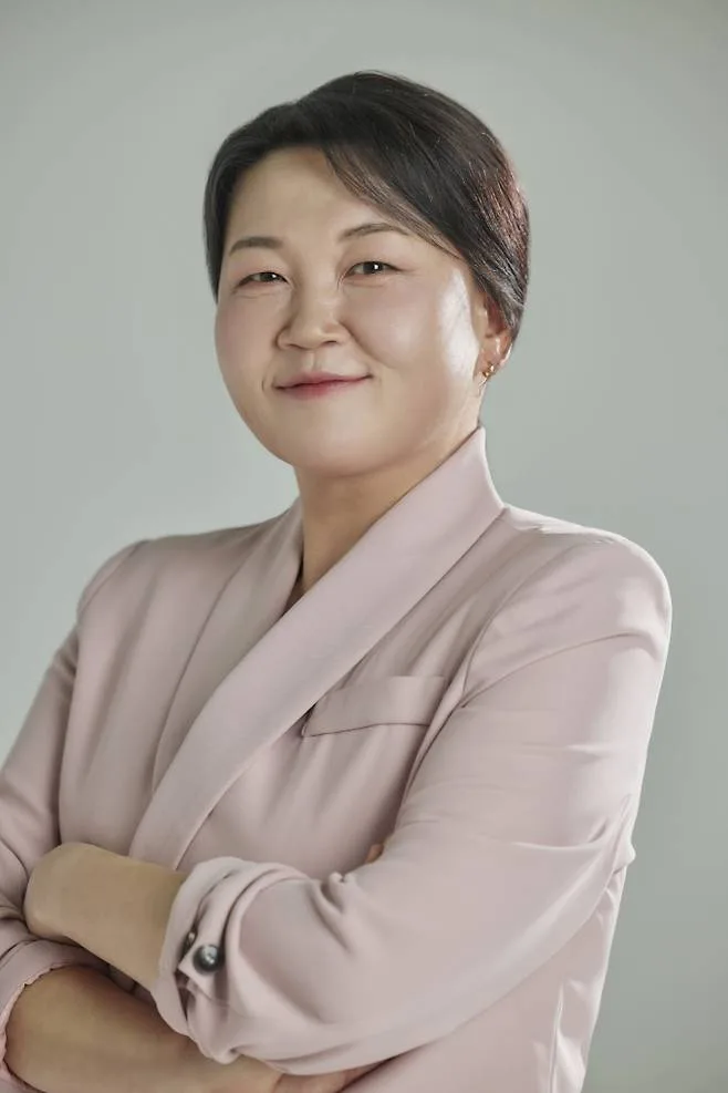Profile photograph of South Korean actress Lee Sun-hee